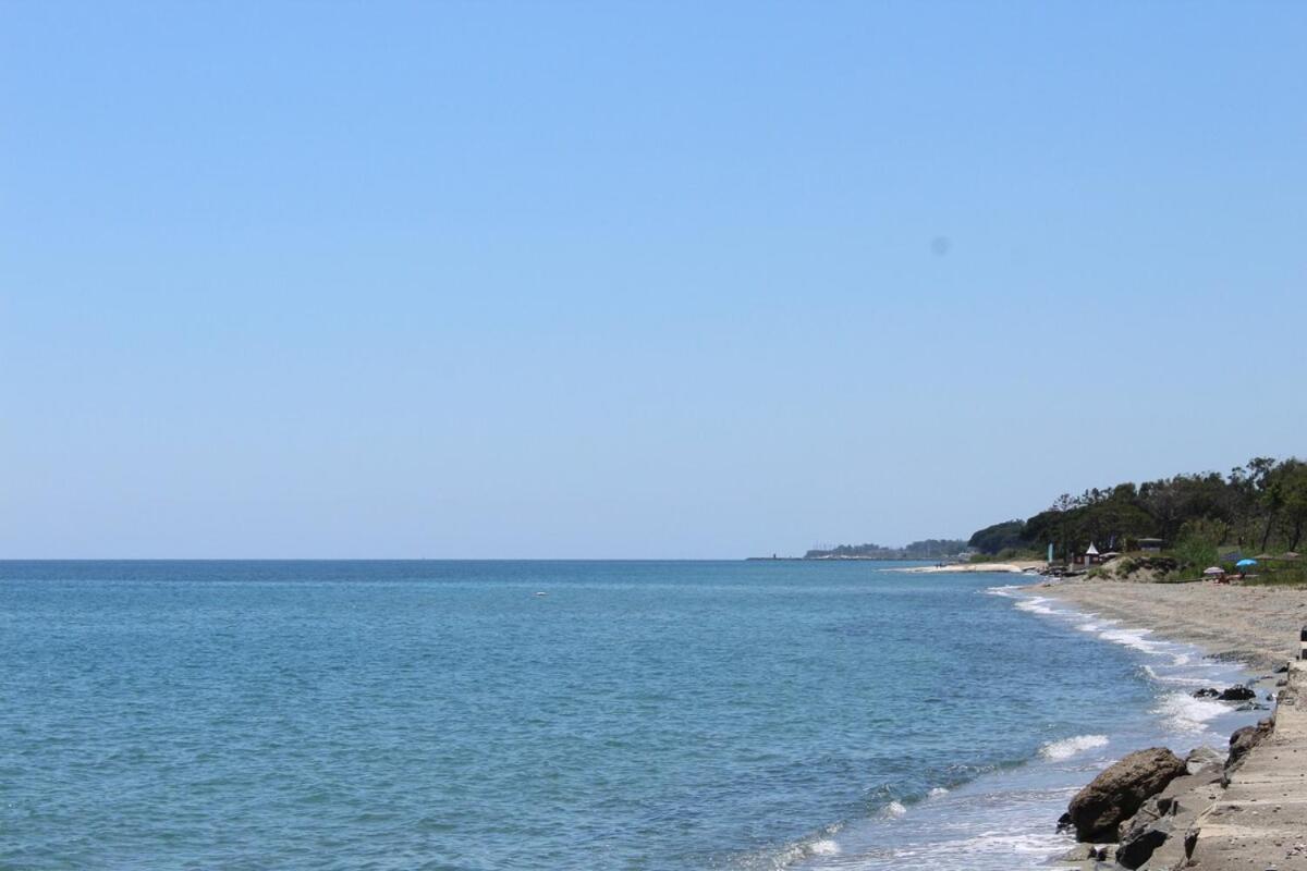 Bord de mer, pieds dans l'eau, vue panoramique Villa ซาน-นิโกเลา ภายนอก รูปภาพ